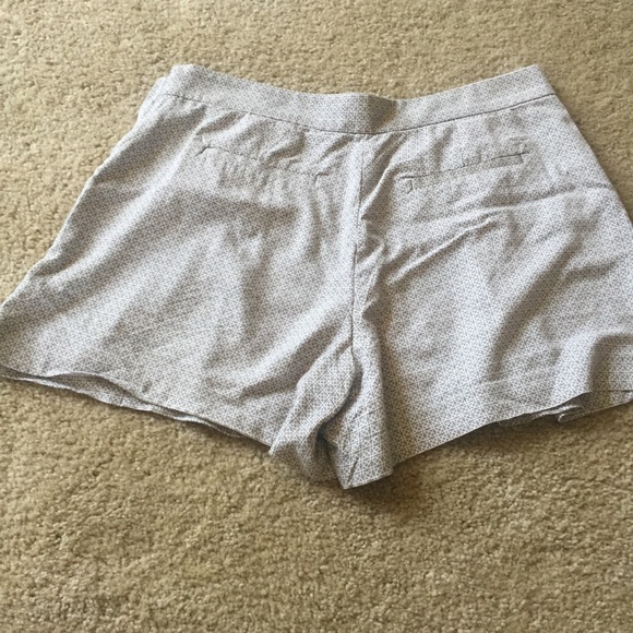 Size 8- banana republic shorts - Picture 3 of 5